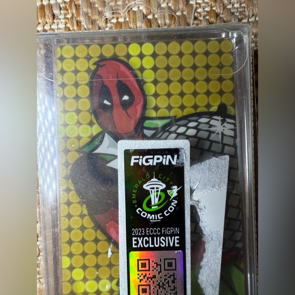 FiGPiN Marvel Deadpool 70's Disco Ball, #903,Limited Edition,2023 Comic Con,NWT - Picture 4 of 5